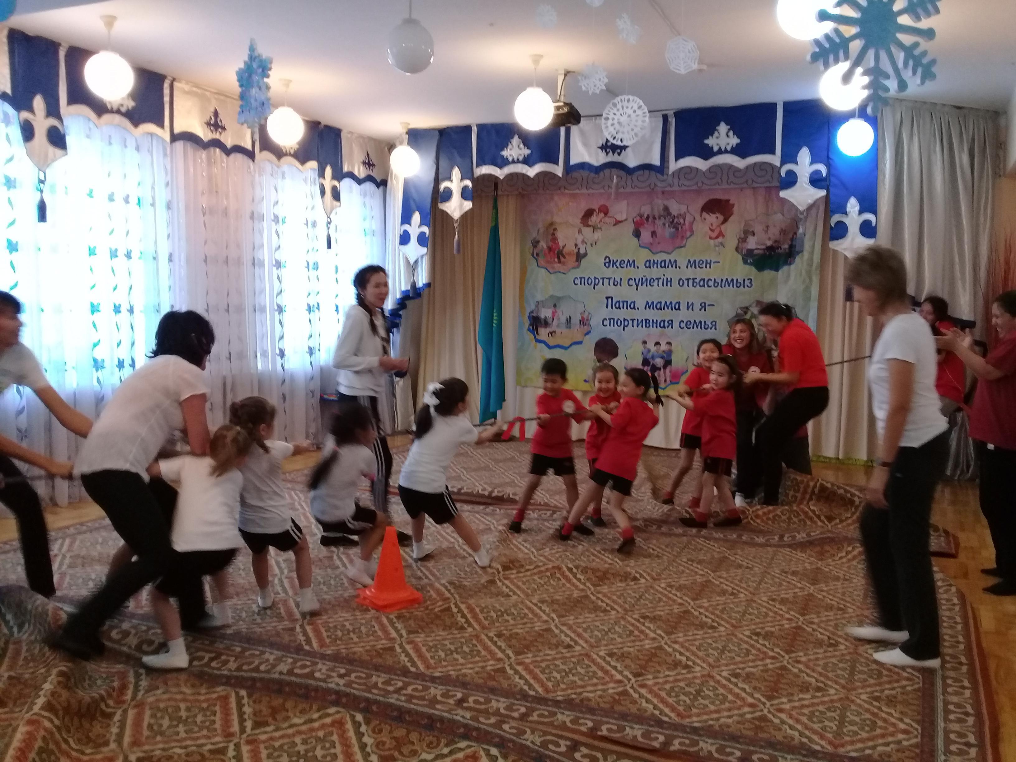 Ересект топтарында өткізілген "Әкем, анам және мен" спорттық іс -шара
