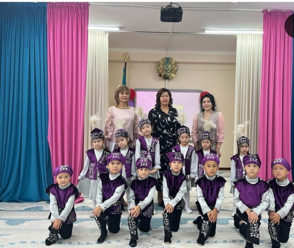 Қазақстан Республикасының Тіл мерекесіне орай өтілген мектепалды "Ұшқын" тобының ертеңгілігі. Тәрбиеші: Тойбазарова М.Р