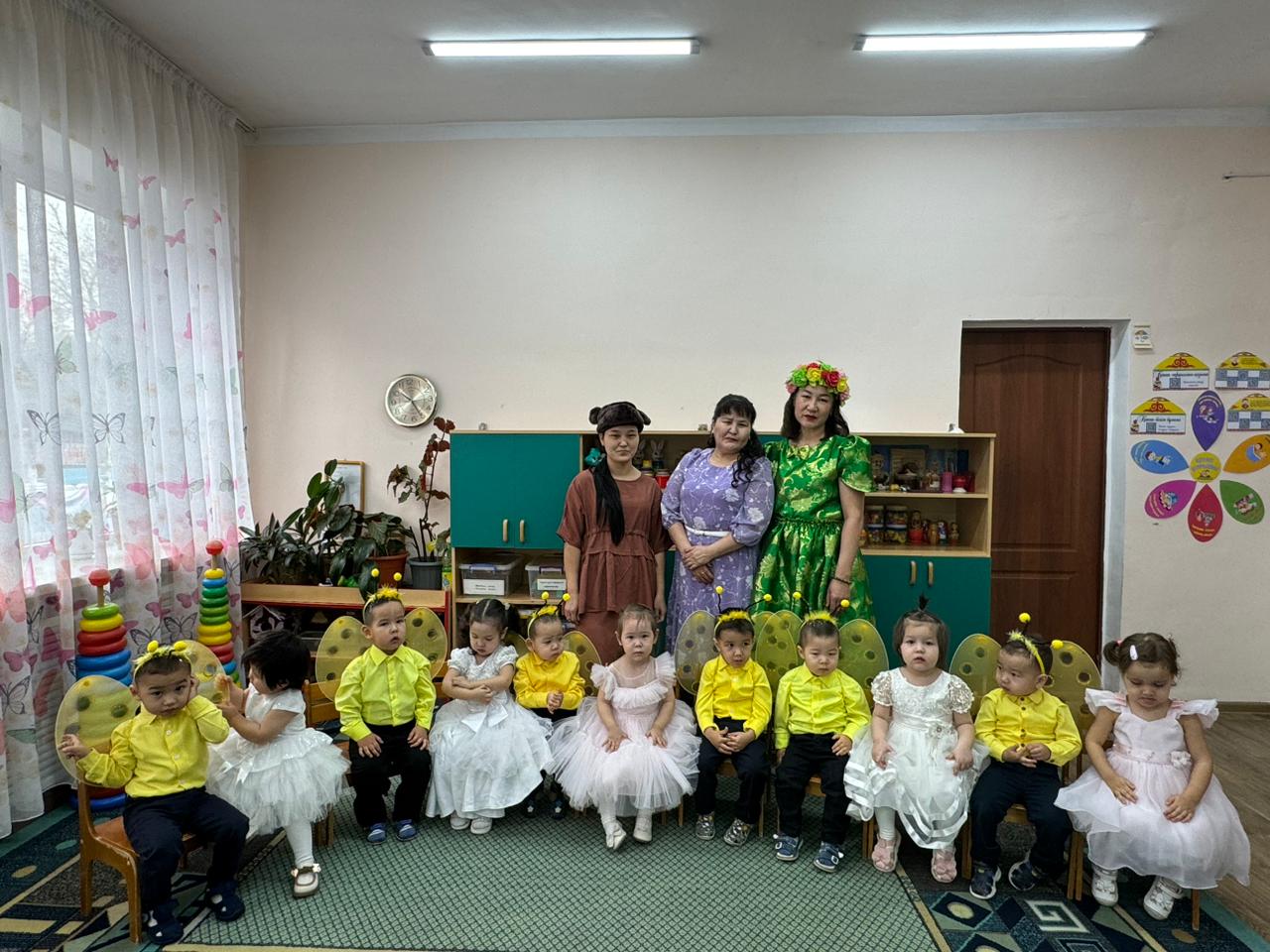 Аналар мерекесіне арналған ертеңгілік кіші "Балапан" тобының тәрбиешісі: Қайыңбай Г.С