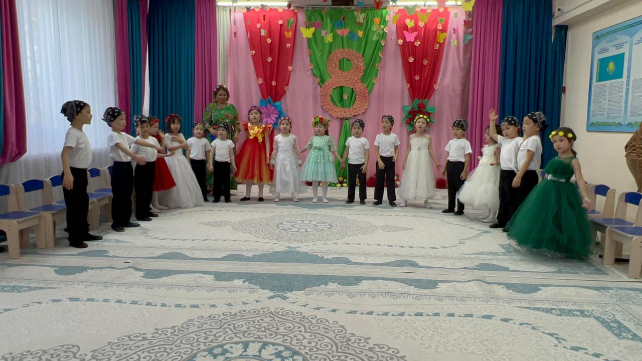 Аналар мерекесіне арналған  ертеңгілік Мектепалды "Ұшқын" тобының тәрбиешісі: Таженова А.С