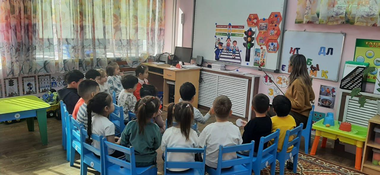 Ересек "Көгершін" тобы.Тақырыбы: "Қауіпсіздік біздің досымыз" Тәрбиеші: Тогусбекова Г.Б